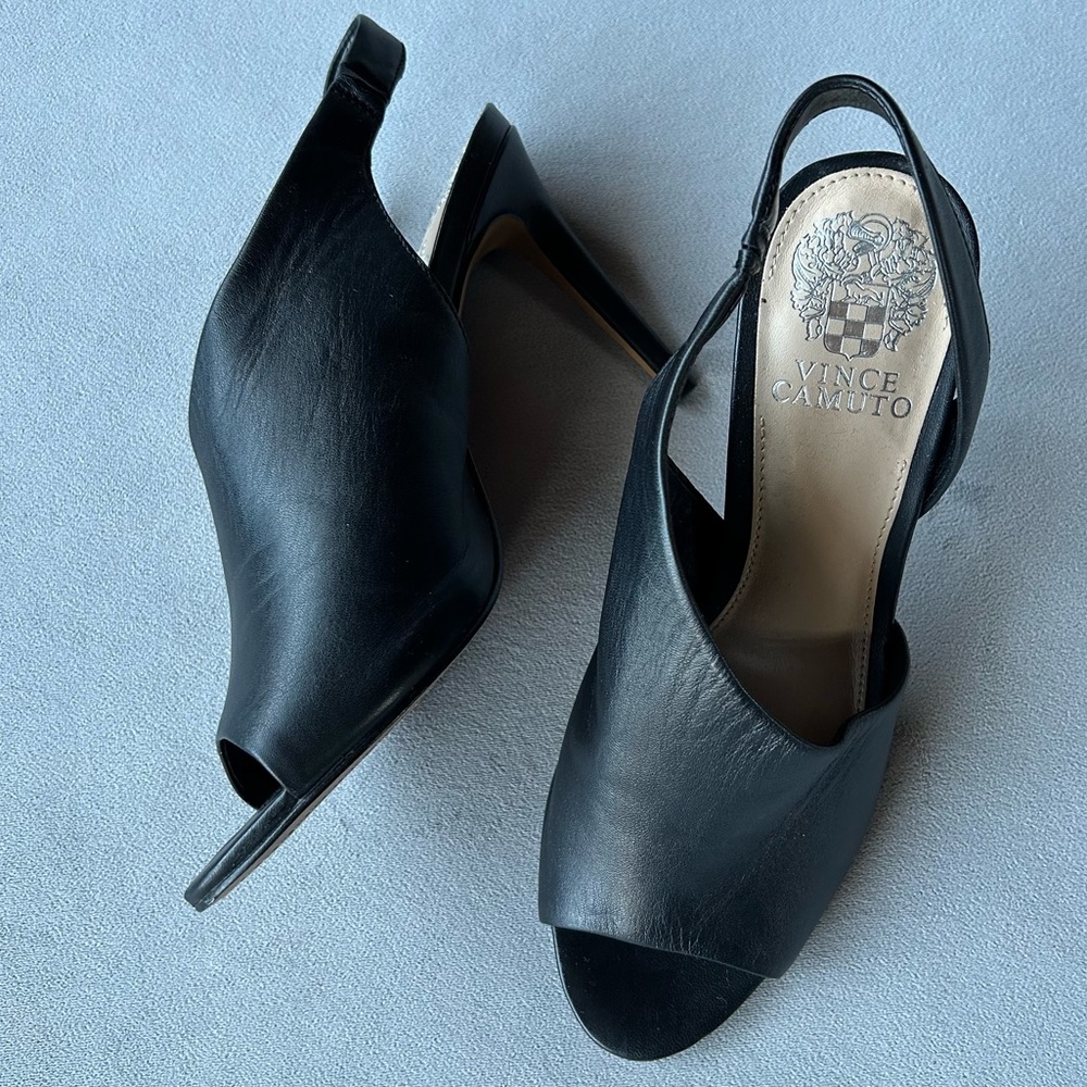 Vince Camuto ~ Crasantha Sandal ~ Black Leather ~ Women’s Size 8